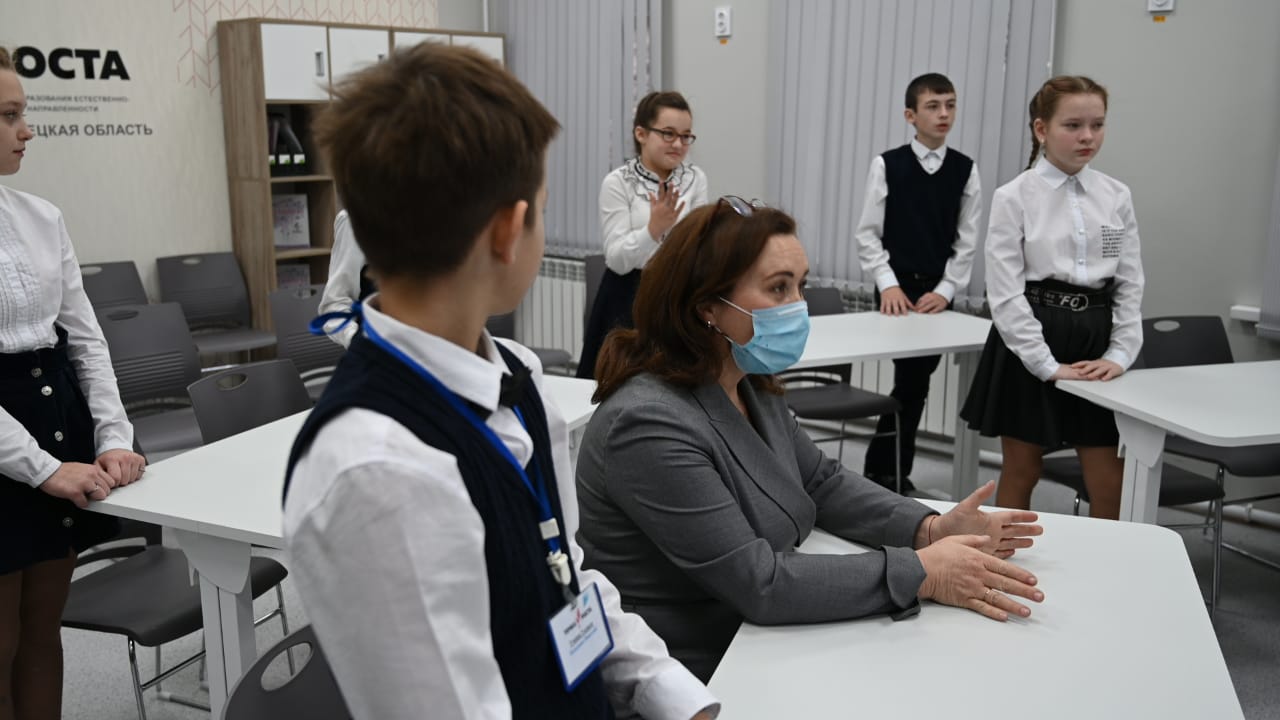 Председатель Елецкого районного отделения Союза женщин приняла участие во встрече с депутатом Государственной думы